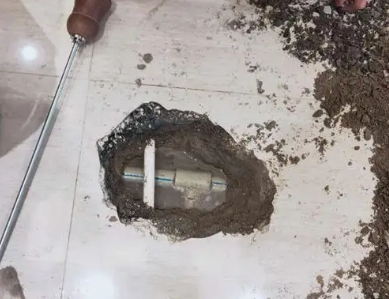 让胡路卫生间测漏水