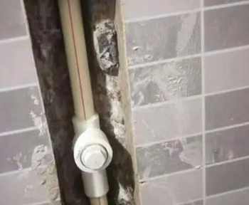 让胡路卫生间测漏水
